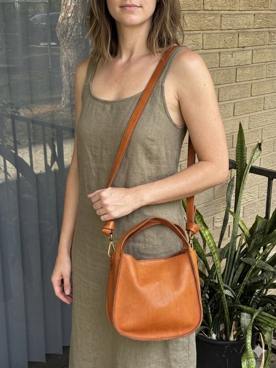 Madewell Handbags - Madewell Sydney Smooth Luxe Leather Crossbody Bag Burnished Caramel